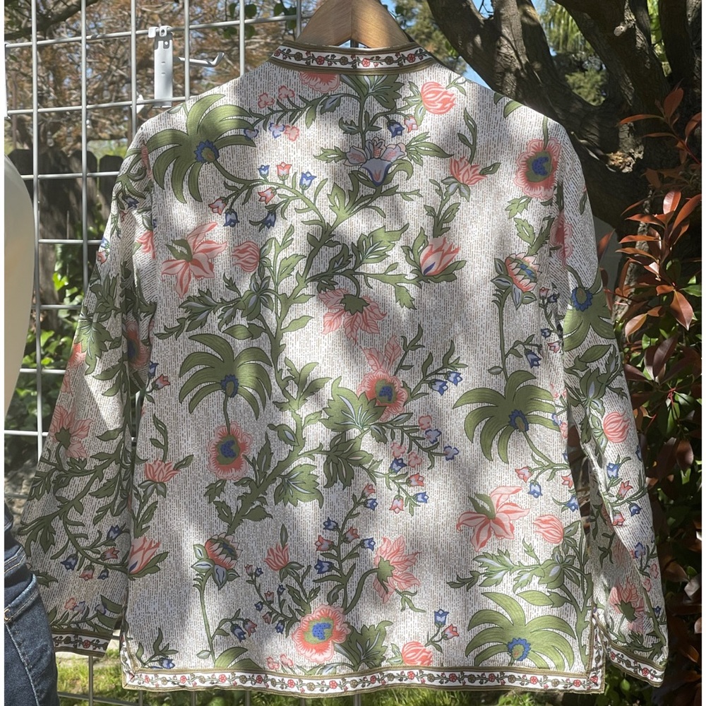 Beautiful jacket - Picture 2 of 5
